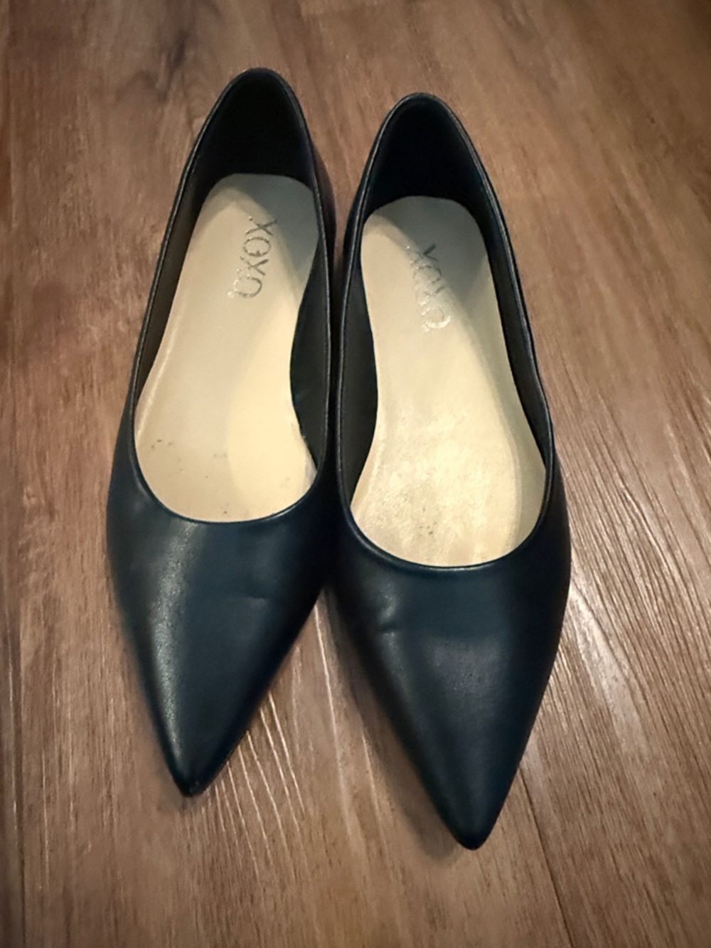Black Pointed-Toe Leather Flats
